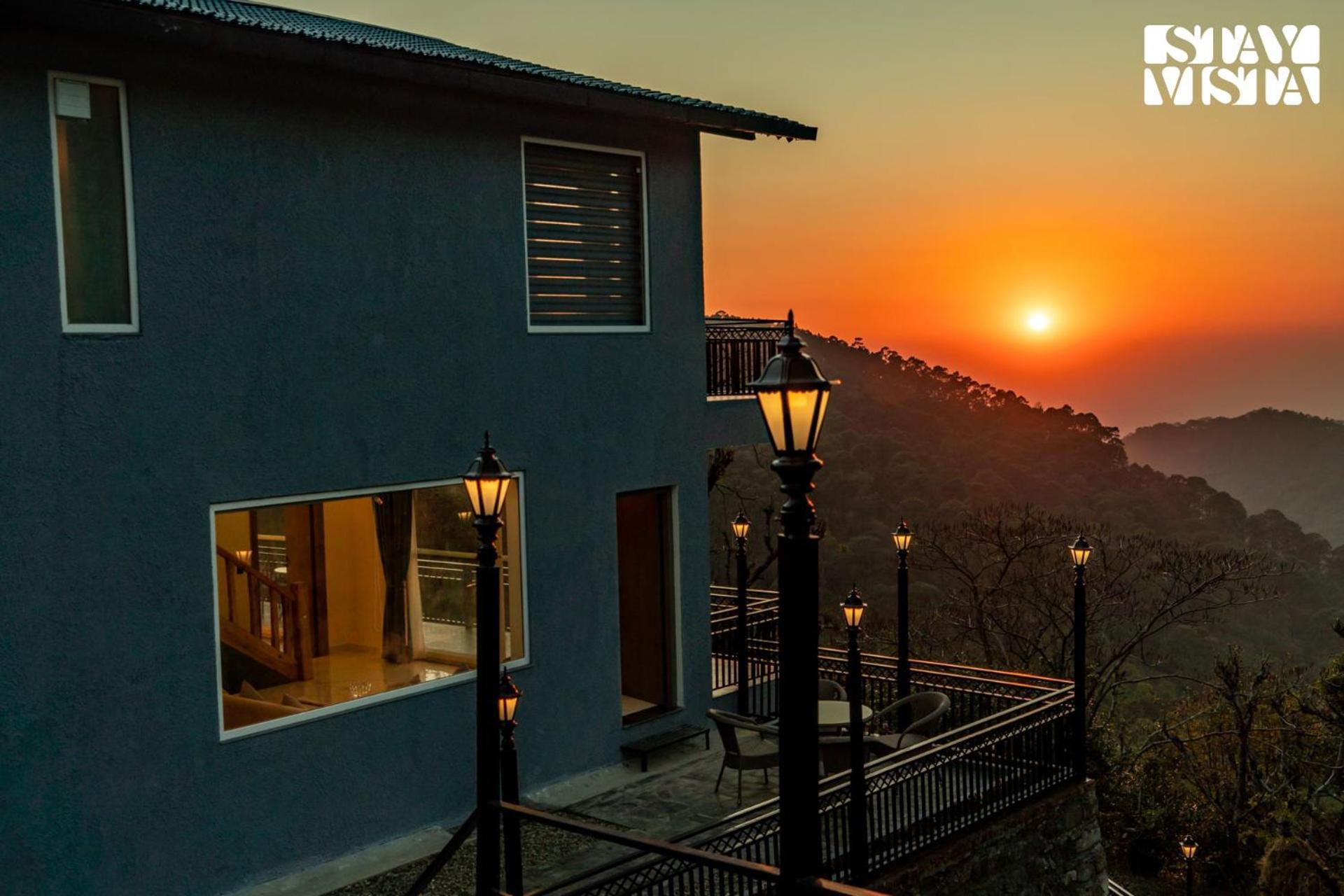 Stayvista At Sunset Springs With Pool & Views Nainital Dış mekan fotoğraf
