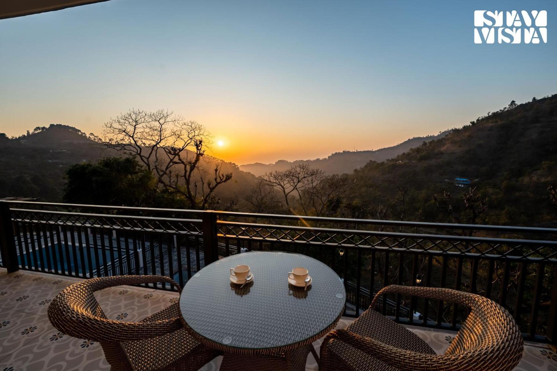 Stayvista At Sunset Springs With Pool & Views Nainital Dış mekan fotoğraf